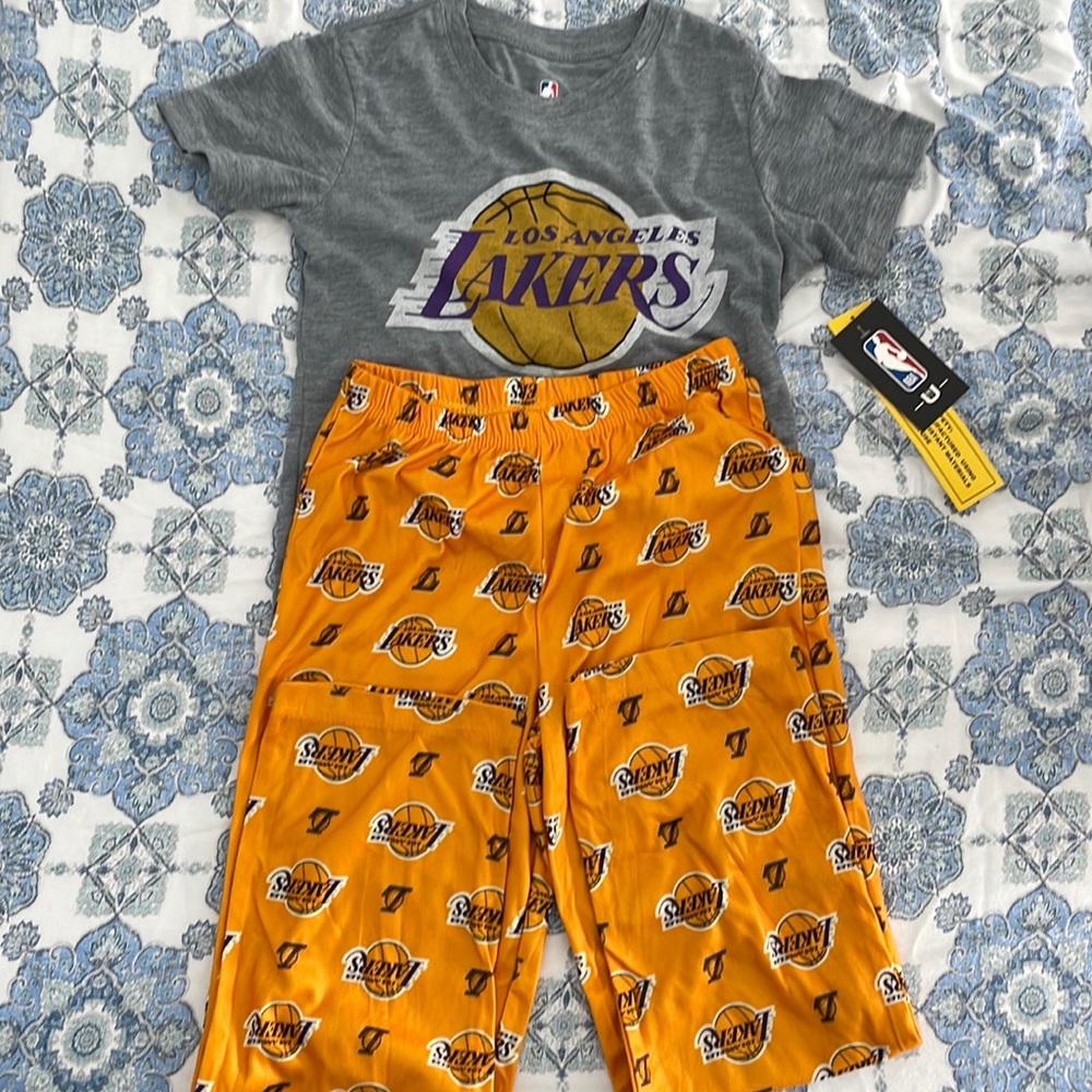 New with tags Lakers boys pajama set